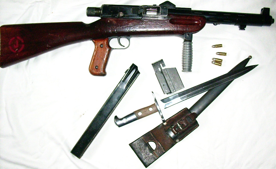 Swiss MP41/44, with bayonet and magazine