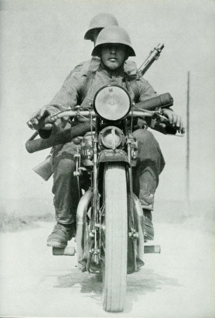 Swiss motorcycle troops with an LMG-25