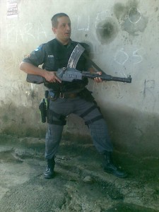 Rio de Janeiro police with Madsen light machine gun