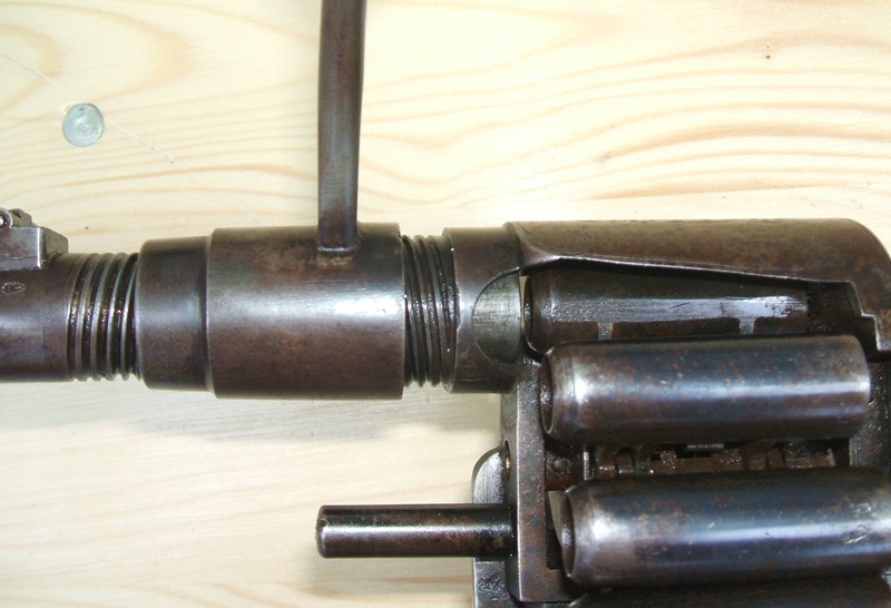Treeby chain rifle barrel mechanism