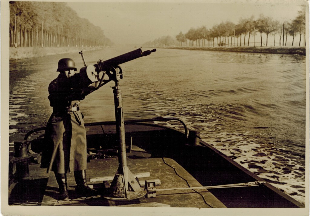 MG08/15 on river patrol, 1940