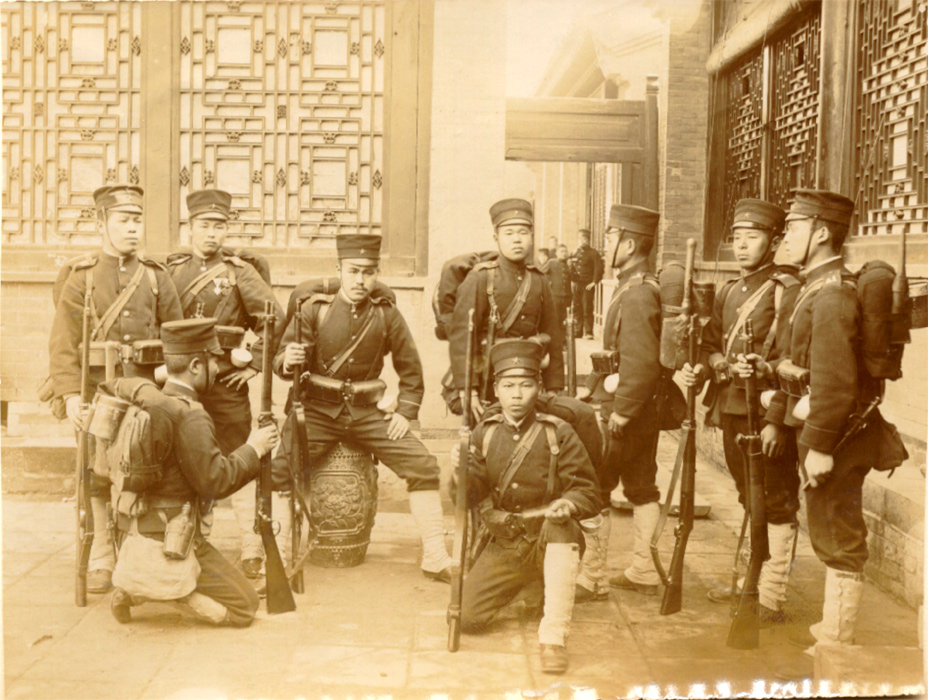 Japanese troops with Murata rifles, 1900