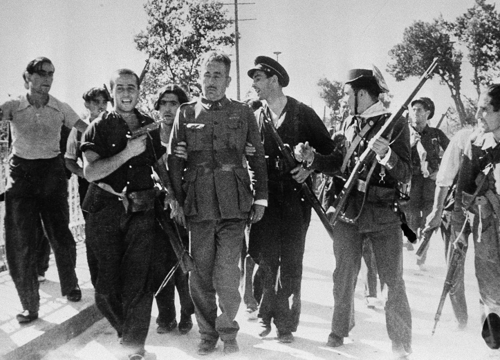Spanish Antifascists with a JoLoAr pistol, July 1938