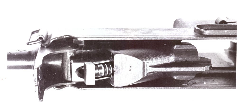 Horn rifle piston in the locked position