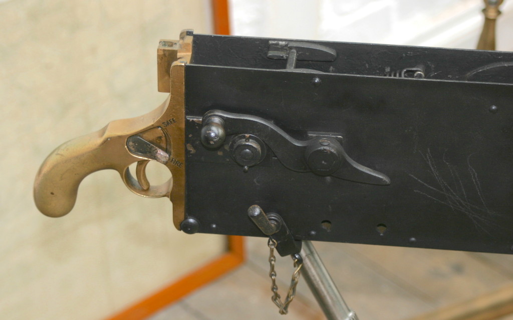 The curved crank handle introduced on the Extra Light which would become standard for all future Maxims.