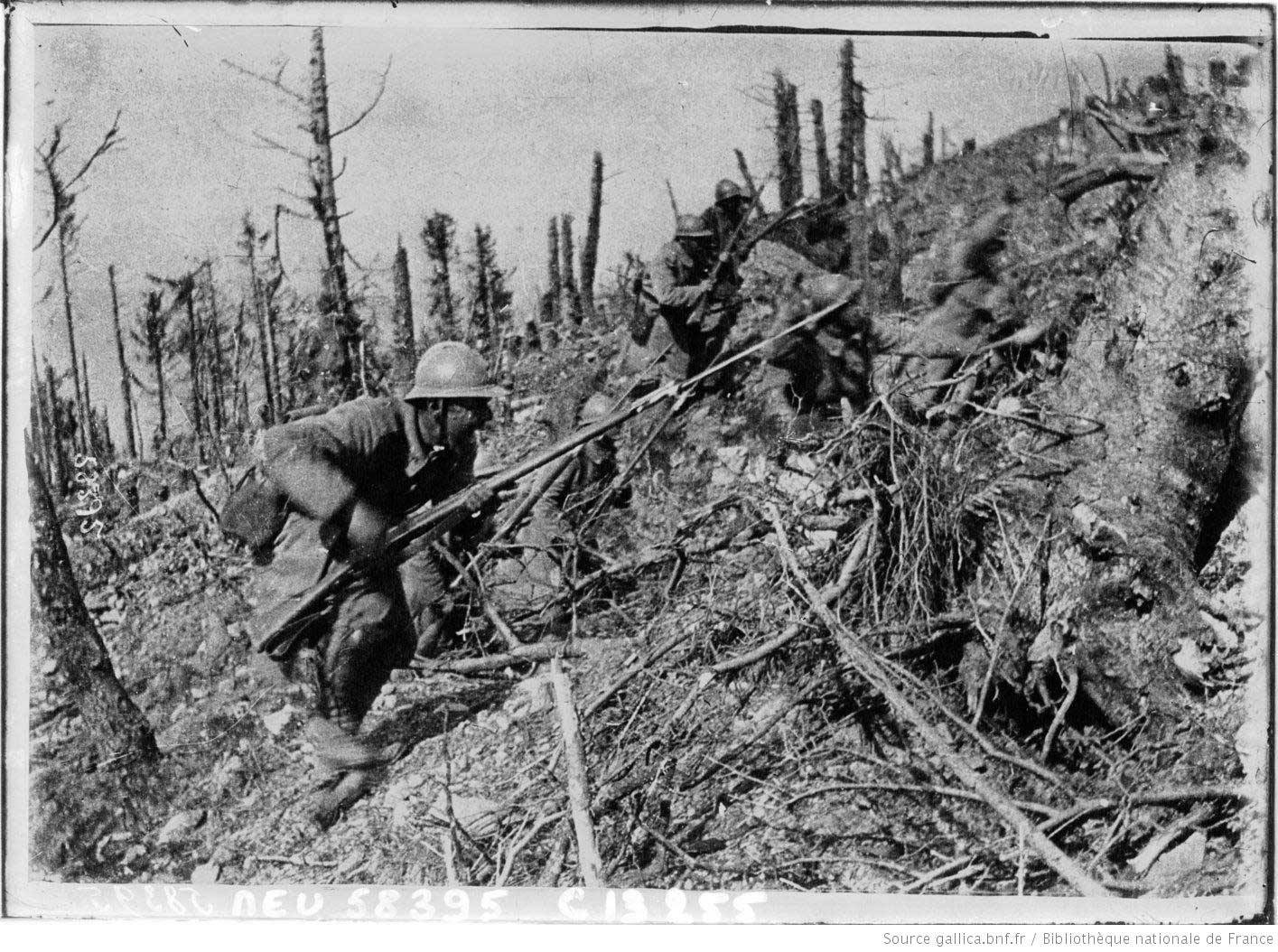 French soldiers attacking in the Argonne in 1915