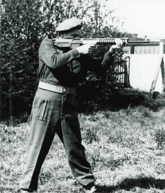 British soldier with a prototype bullpup FN FAL