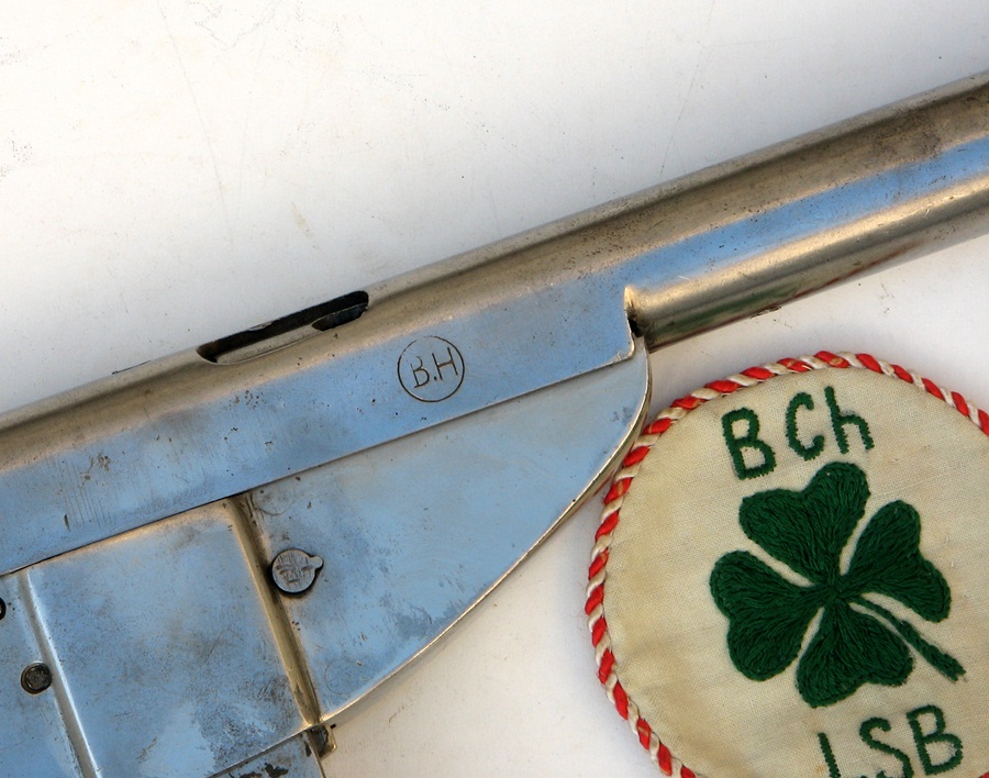 BH vs BCh markings on the Polish Beha SMG