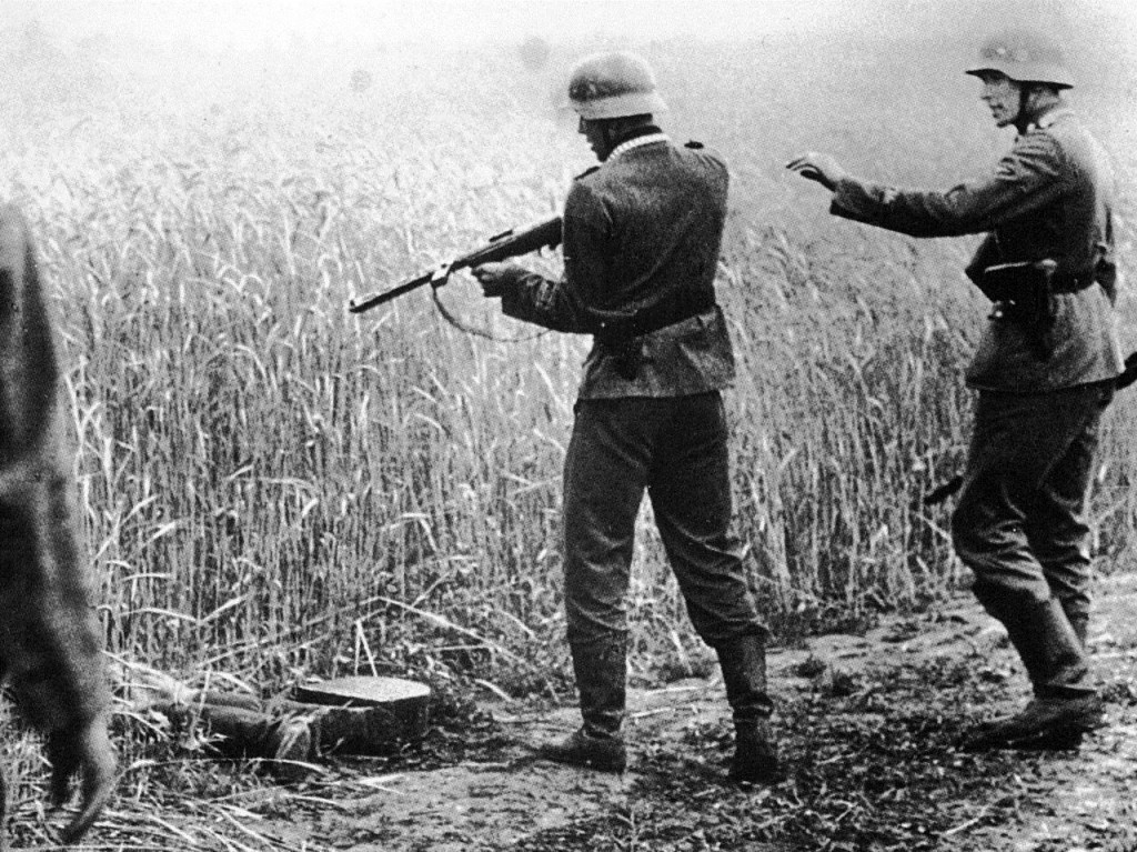German soldier with an Erma MP-25