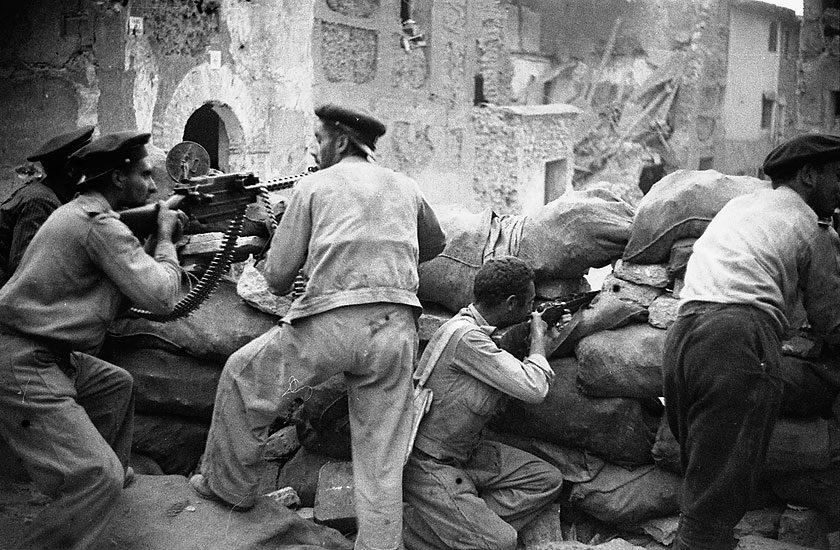 Maxim-Tokarev machine gun in action at the Battle of Teruel