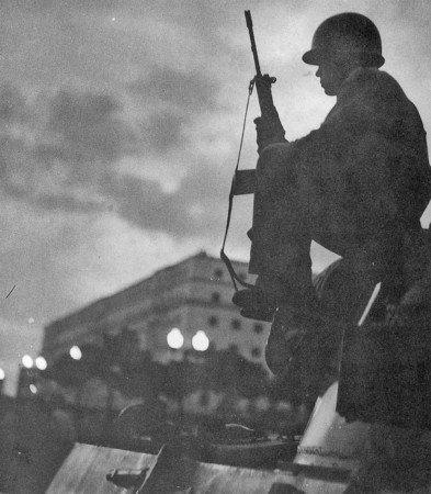 Silhouette of a Venezuelan soldier with an early FAL in 7x49 Liviano