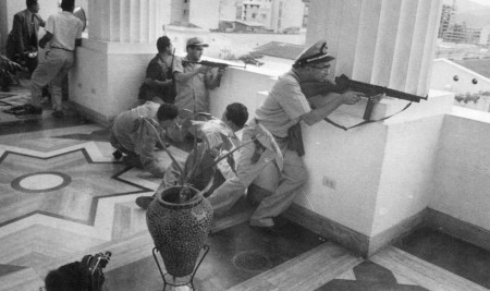 Venezuelan soldiers with an M1A1 Thompson SMG and Hotchkiss Universal Venezuelan soldiers with an M1A1 Thompson SMG and Hotchkiss Universal