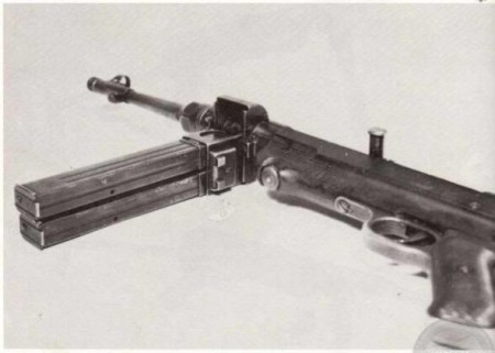 MP40/I dual magazine SMG