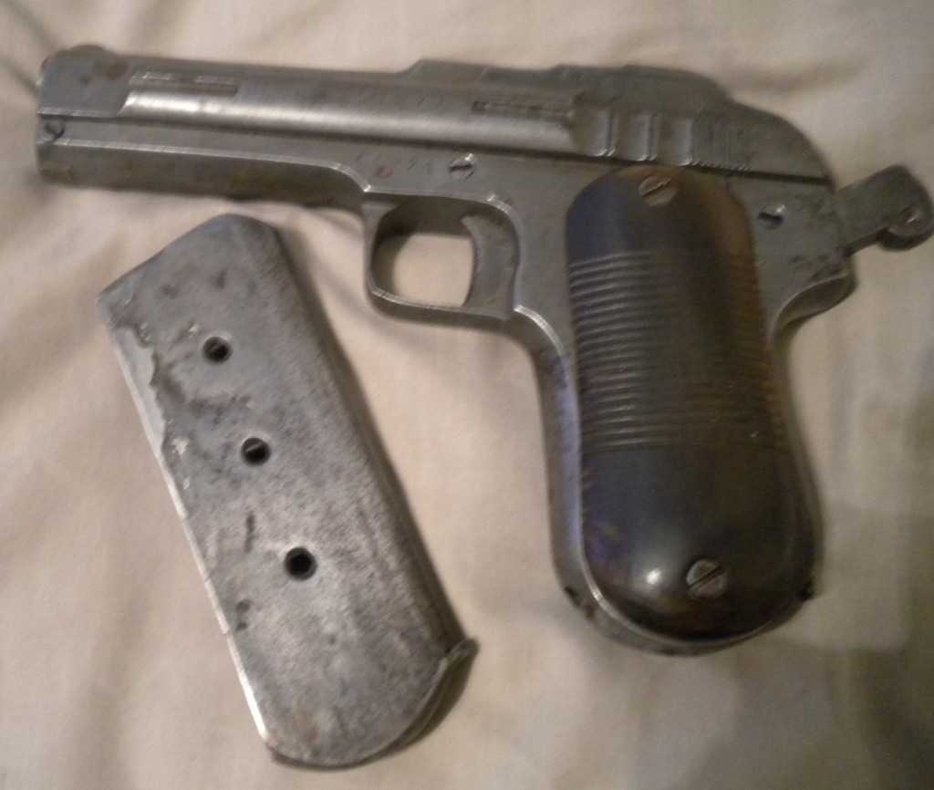 Chinese mystery pistol and mag