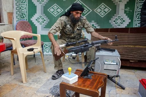 Syrian rebel with remote-control StG-44