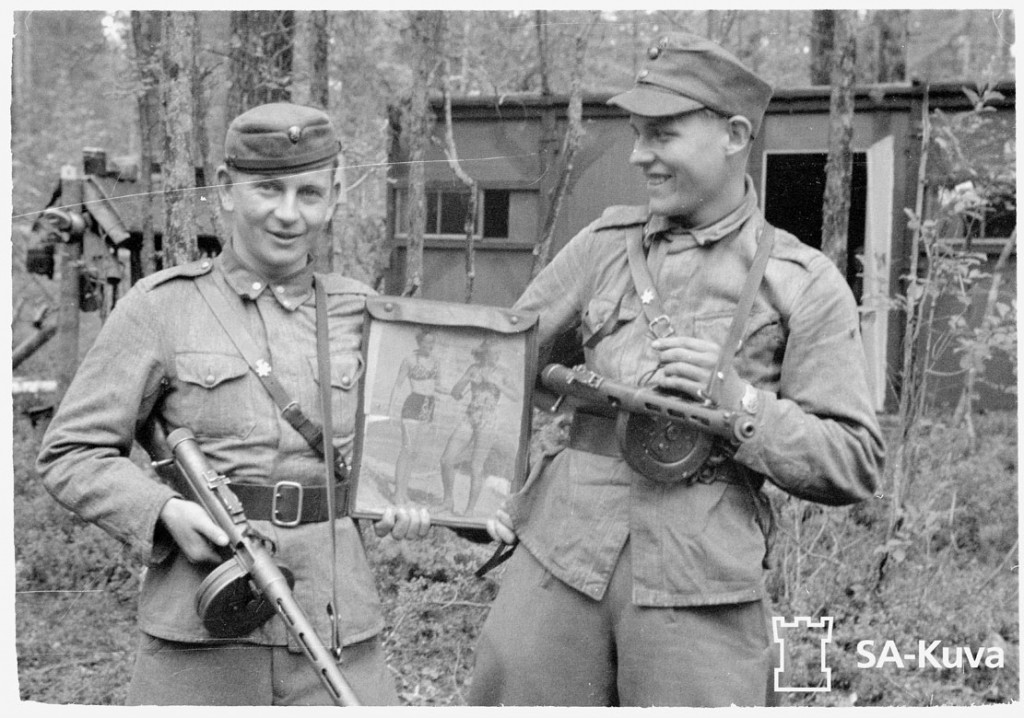 Finnish soldiers with m/31 Suomi submachine guns