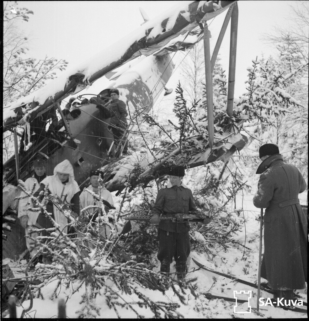 Finnish troops salvaging machine guns from a downed Russian Polikarpov R5 bomber shot down near Suistamo.