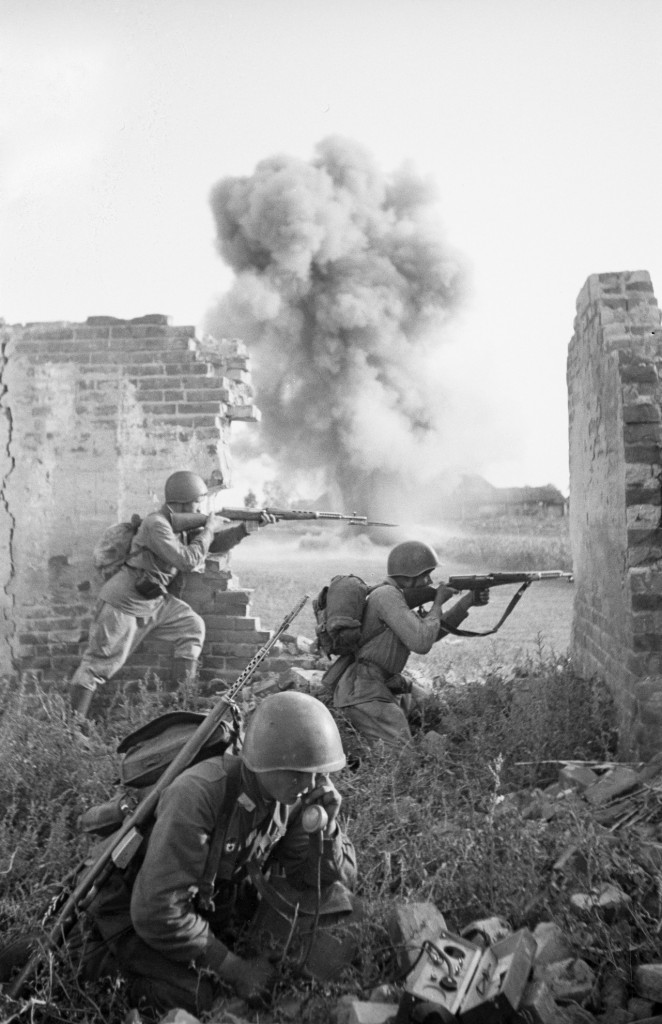 Russian troops with SVT-40 rifles