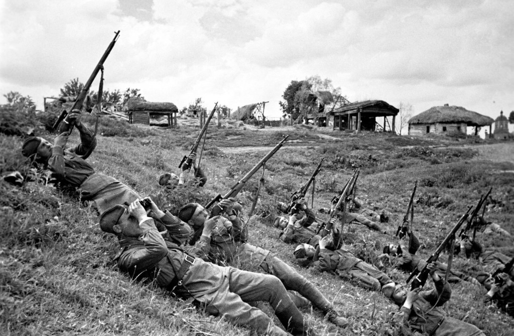 Soviet snipers train at ranging aircraft