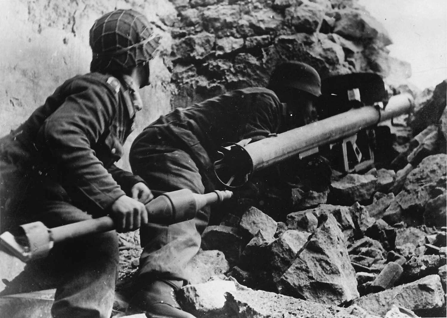 Panzerschreck crew using an RPzB-54