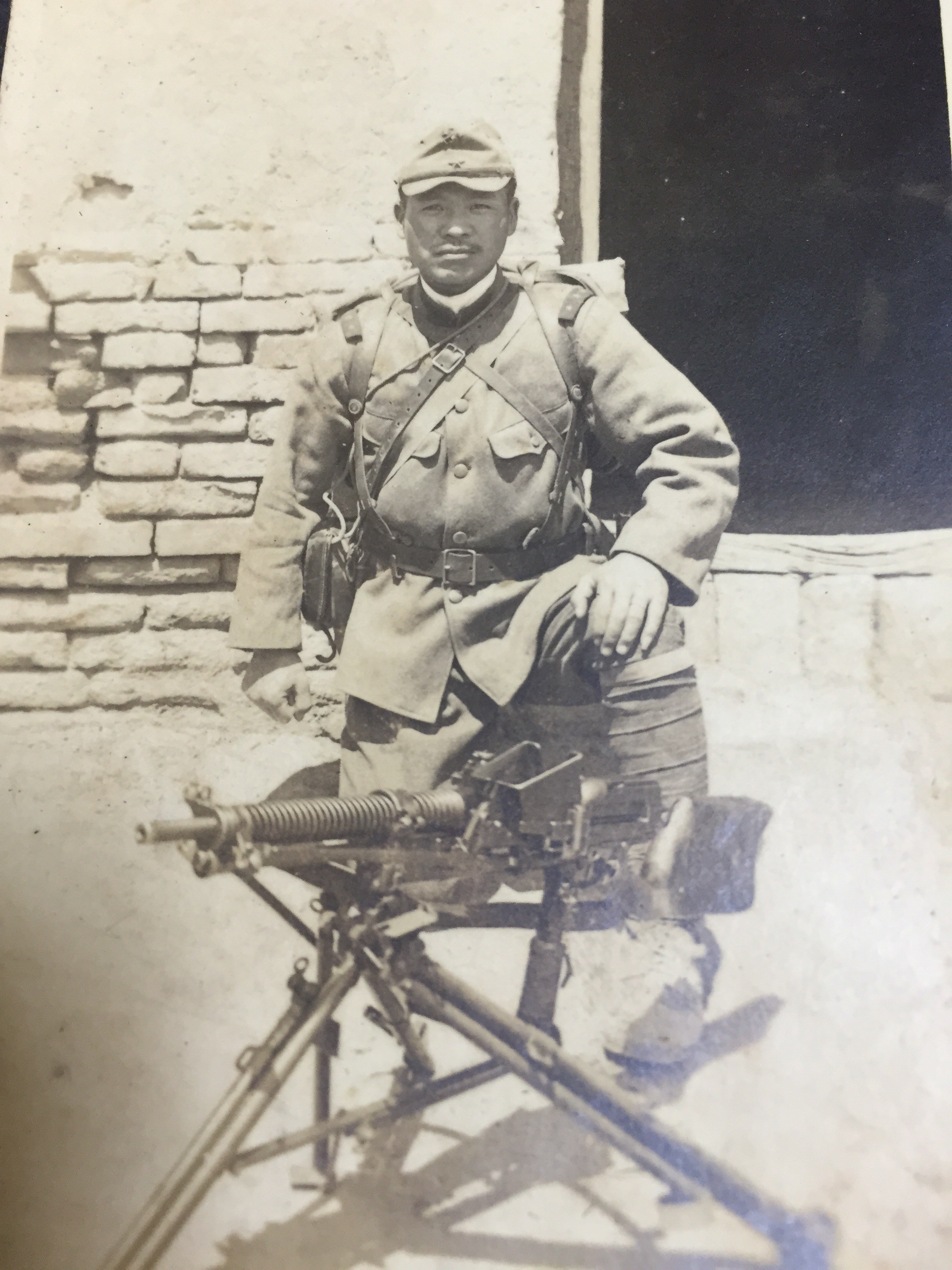 IJA soldier in Chine with a Nambu Type 11 LMG and its tripod