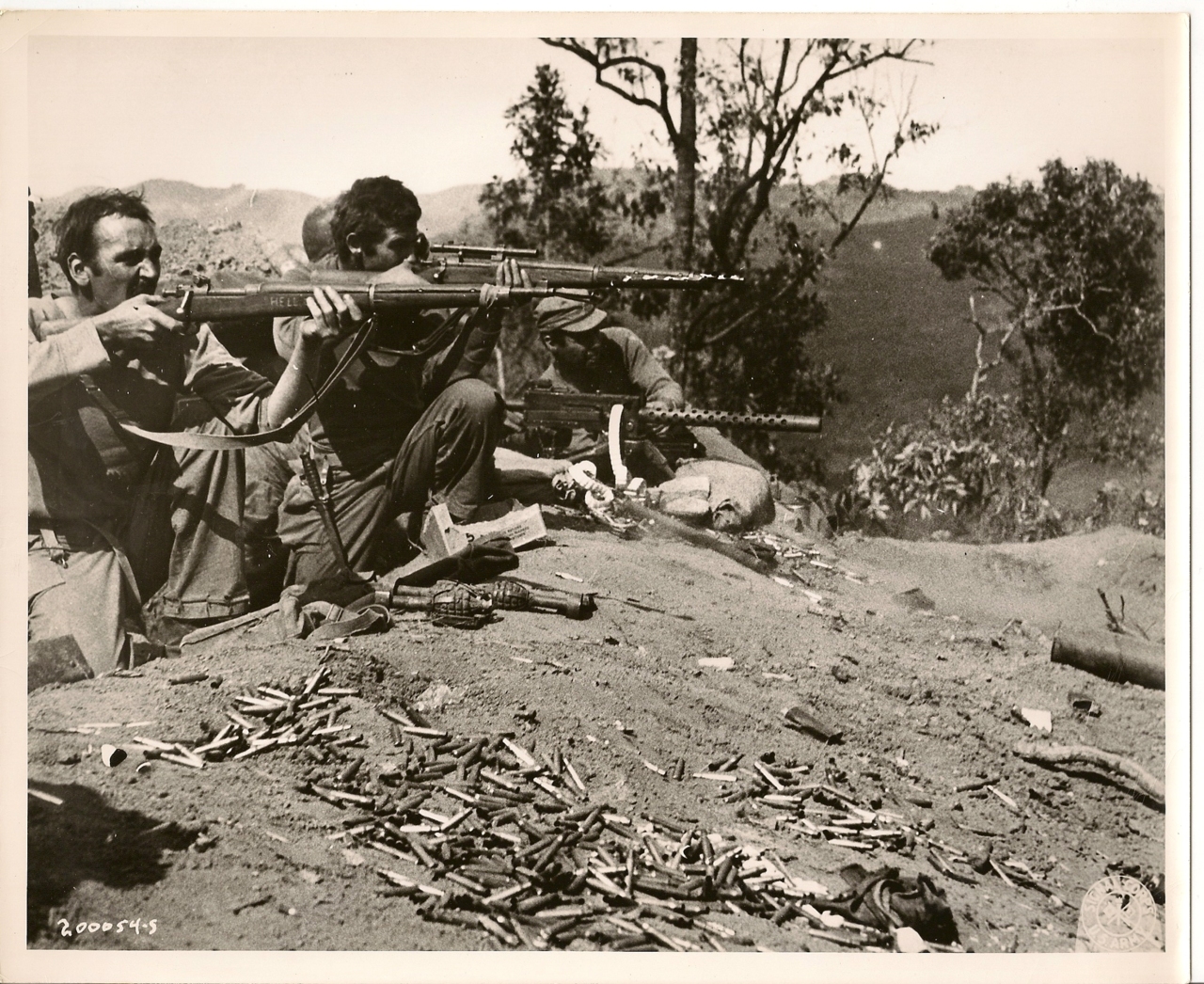 US troops in the Pacific Theater with 1903 Springfields and a 1919A4 machine gun