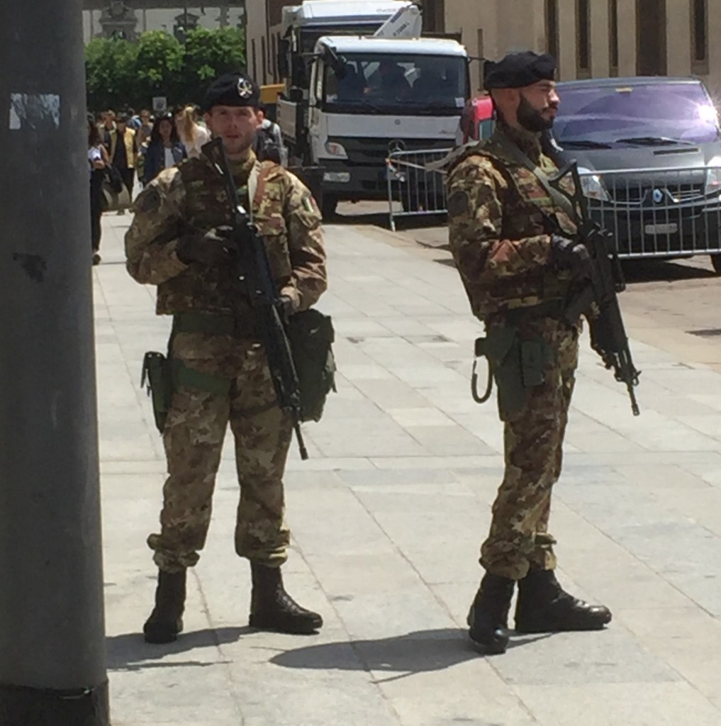 Italian soldiers with Beretta 70/90 rifles