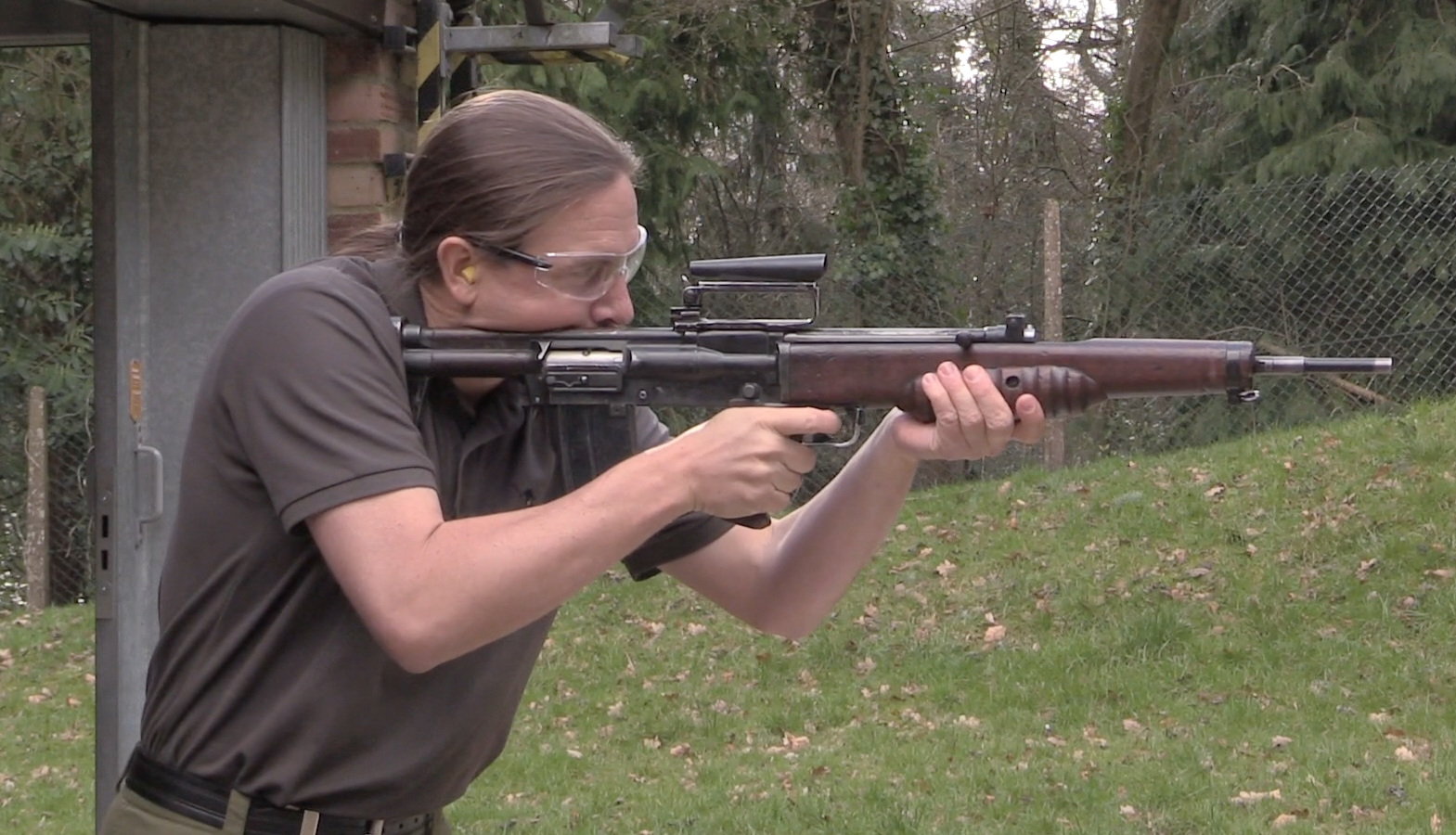 Shooting the EM-2 in .280 British – Forgotten Weapons