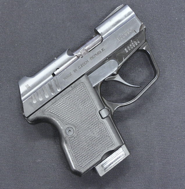 Kevin” – A Czech Pocket Pistol With a Weird Delay Trick